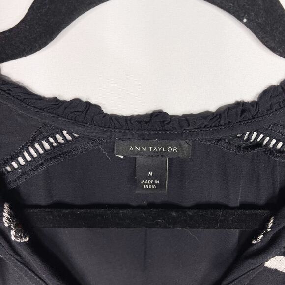 Ann Taylor Medium M Black Floral Embroidered 3/4 Sleeve Blouse V Neck Top - Picture 7 of 9